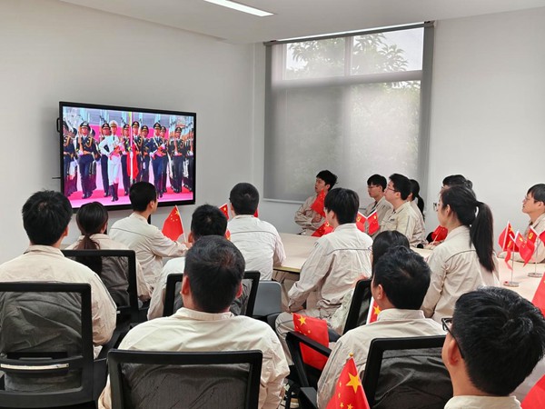 9月3日，國網永川供電公司輸變電中心組織人員收看紀念大會和閱兵儀式直播。雷柳 攝