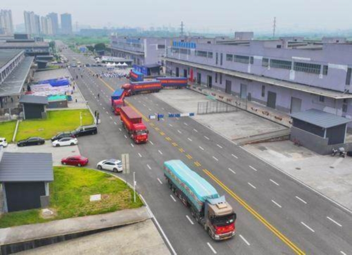 9月4日，重慶西永綜合保稅區，“重慶西永—東盟跨境專線”開通發車。首席記者 龍帆 攝