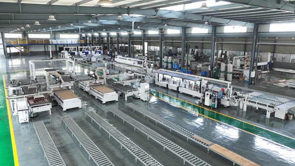 全鋁智能家居生產線。西南鋁實業公司供圖