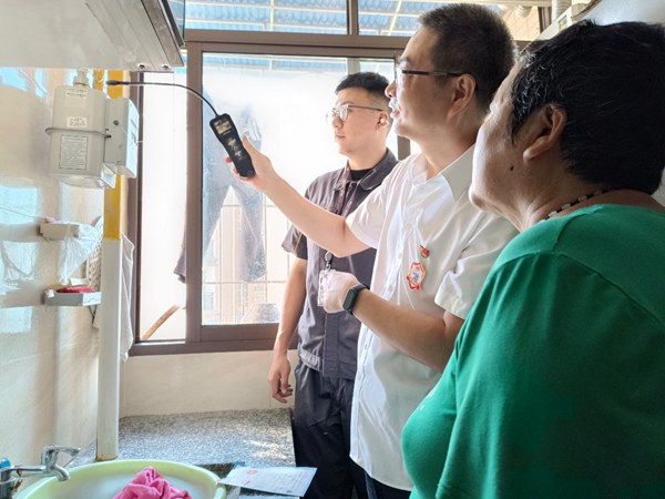 開展燃氣入戶檢查。重慶燃氣集團供圖