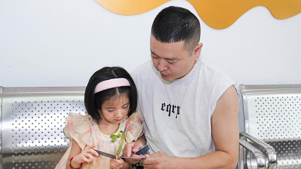 用戰艦卡講解知識?；顒又鬓k方供圖