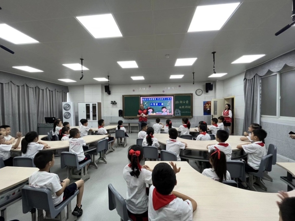 “垃圾分類進課堂”主題教育課現場。謝家灣街道供圖