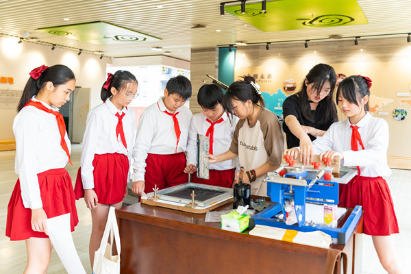 版畫互動體驗。羅云希攝