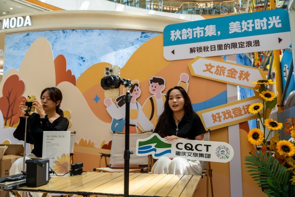 網絡直播。黃建樺攝