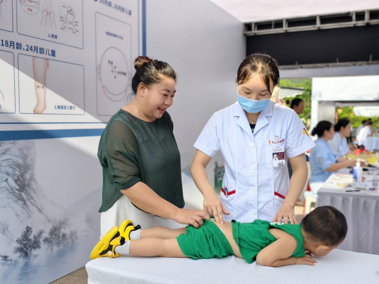 講解兒童中醫調養知識。高亮平攝