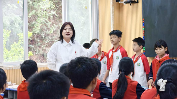 任河小學教師到教共體成員校蓼子二小送教。重慶市教委師范處供圖