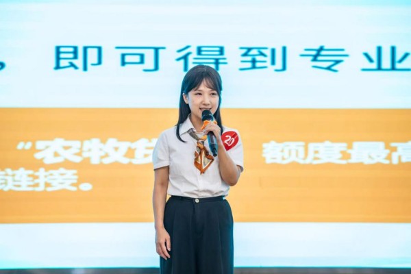 開展項目路演。郵儲銀行重慶分行供圖