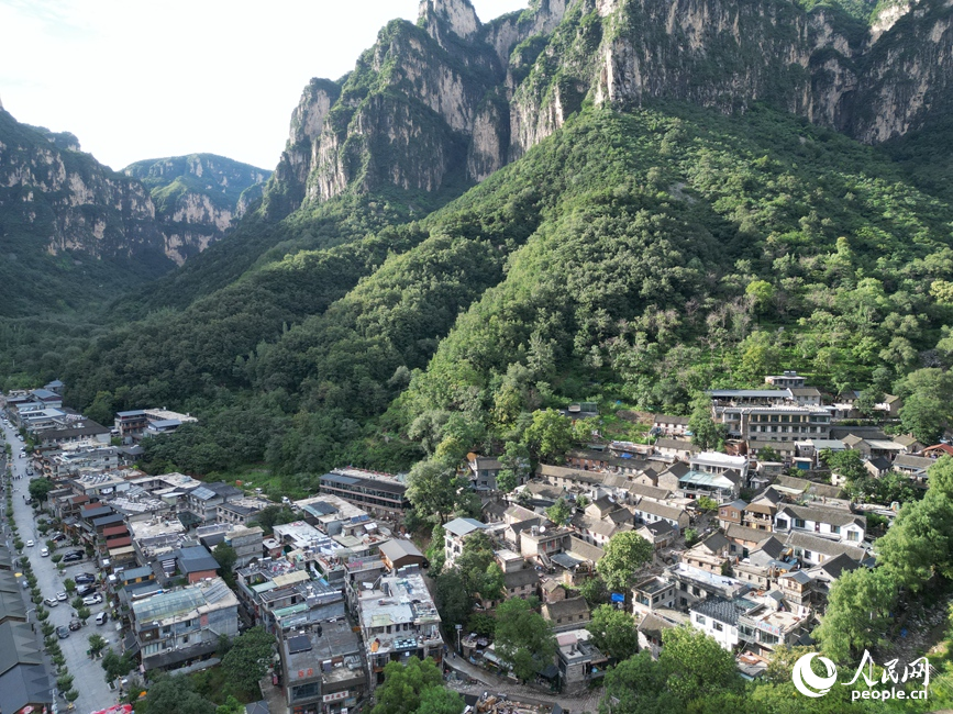 萬仙山里的民宿集群。人民網記者尚明楨攝