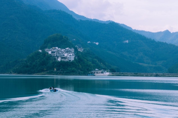 重慶彭水·烏江畫廊，仿若身處畫中。彭水九黎城旅游公司供圖