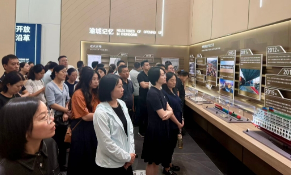 學員們實地研學。宋文勵攝