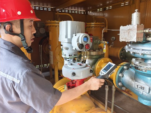 對燃氣設施進行安全檢查。重慶燃氣集團供圖