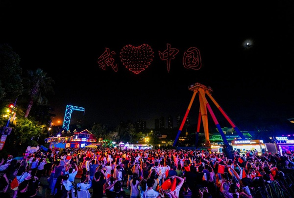 千架無人機煙花秀點亮山城夜空。景區供圖