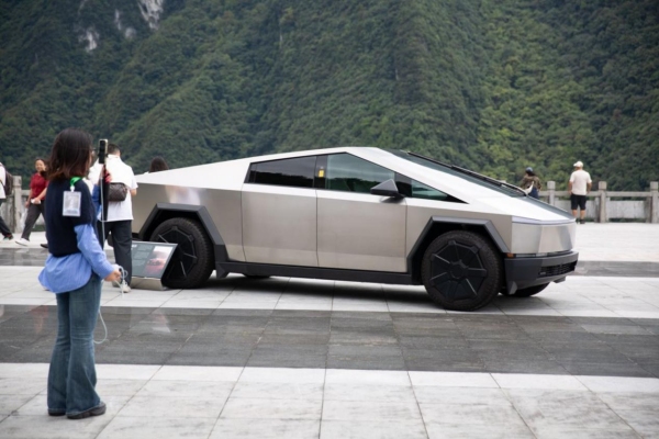 特斯拉賽博越野旅行車亮相武陵山大裂谷。涪陵交旅集團供圖