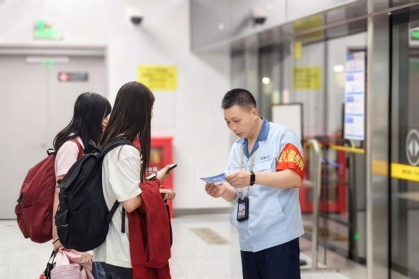 重慶江北機場捷運站臺愛心服務崗。新大正供圖