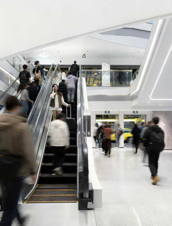 金沙天街人流如織。重慶龍湖供圖