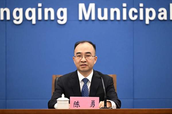 市食品及農產品加工產業高質量發展工作專班日常工作負責人、市委農業農村工委副書記陳勇進行主發布。 記者 羅斌 攝/視覺重慶