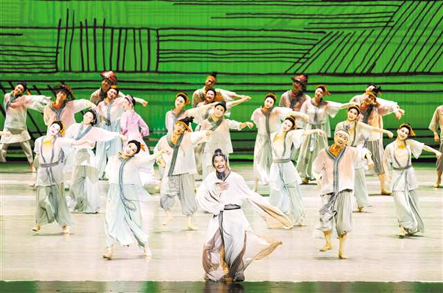 舞劇《杜甫》中的“春夜喜雨”舞段。（重慶歌舞團供圖）