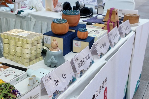 現場擺放中醫理療工具。重慶市渝北區中醫院供圖