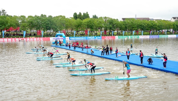 圖為參賽選手在賽場競技。龔長浩攝