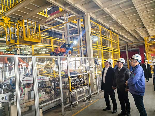 中信銀行萬州支行走訪企業。重慶市委金融辦供圖