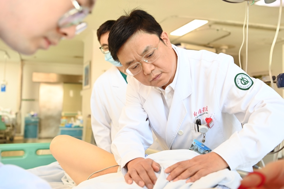 一甲子醫路：在顱內刻下傳奇的“大腦工匠”