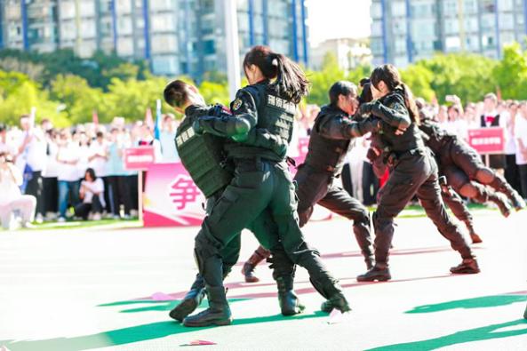 刑偵利劍特訓隊武術表演。西南政法大學供圖