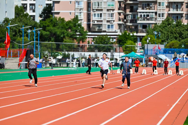 師生同樂。西南政法大學供圖