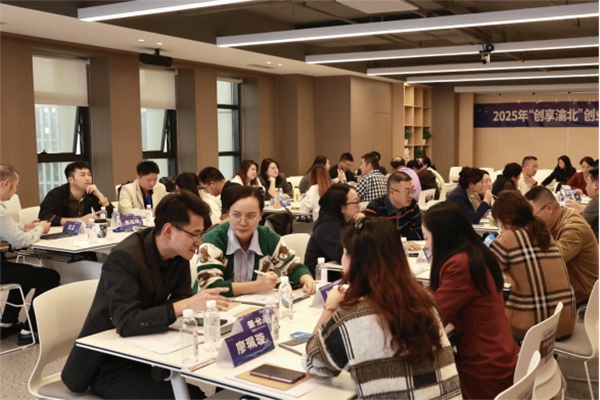 學員分組實訓。渝北區人力社保局供圖