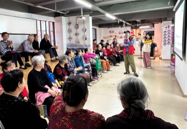現場互動宣講。重慶市一福養老發展中心供圖