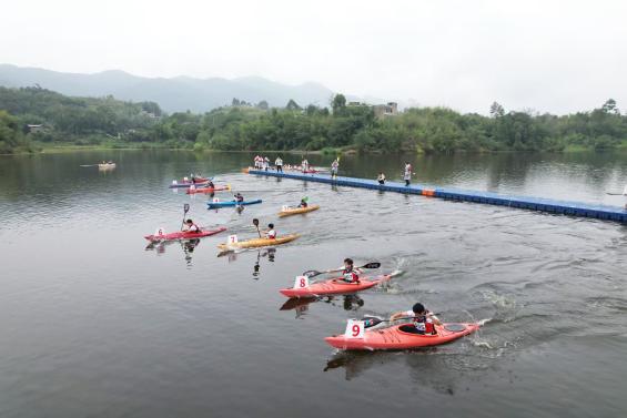 成渝校際皮劃艇對抗賽現場。重慶市江北區槳板協會供圖