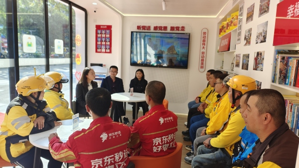 多部門聯合召懇談會，暢談如何為新就業群體提供更好的服務。荔枝街道供圖