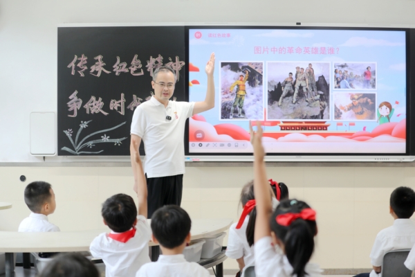 謝家灣學校黨員老師上思政課。受訪者供圖