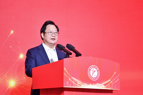 重慶理工大學黨委書記康騫致辭。重慶理工大學供圖