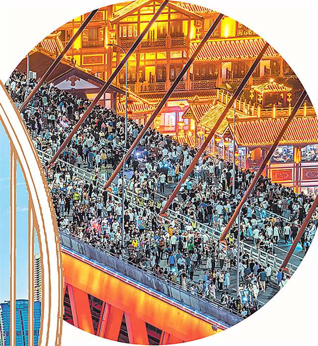 重大節假日期間車輛禁行讓千廝門大橋成為“超級觀景平臺”，重慶也因此被網友稱為“最寵粉城市”。 特約攝影 張坤琨/視覺重慶