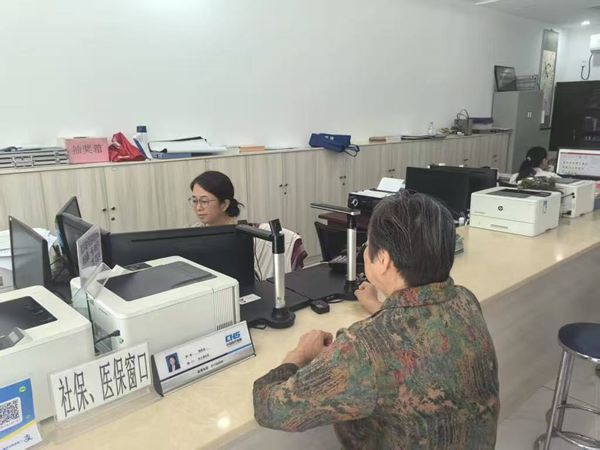 市民在“家門口”就能辦理部分醫保事項。 市醫保局供圖