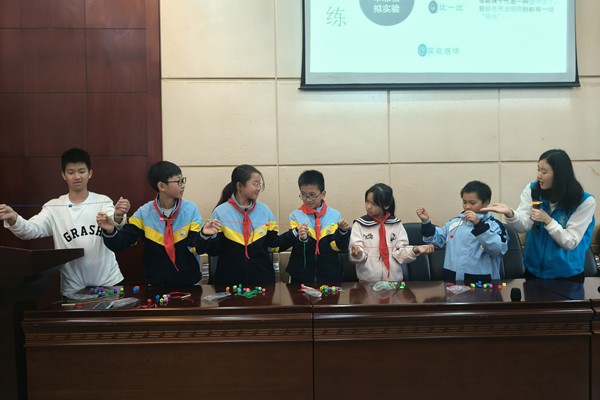 現場小實驗。北碚區華光小學供圖