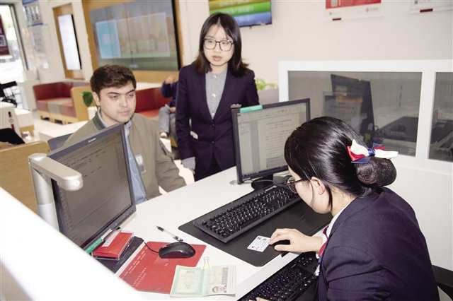 中國銀行重慶市分行為持卡外籍人士開通社?？ǖ慕鹑诠δ?></p>
<p style=