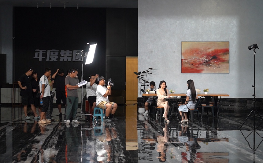 劇組在重慶兩江影視動漫文創園基地進行拍攝。受訪者供圖