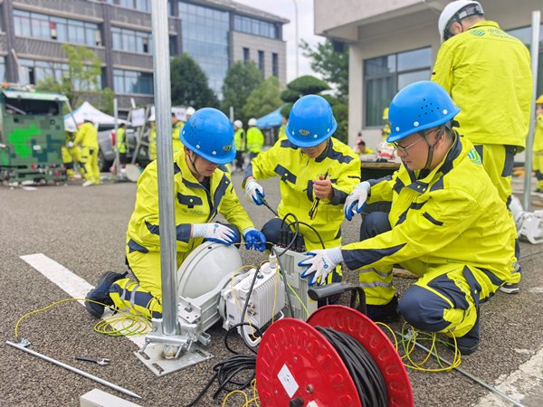2025年“鑄劍?網絡應急先鋒”應急通信保障實操比武現場。重慶移動供圖