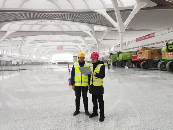 專項技術團隊在重慶東站開展現場勘察。重慶移動供圖